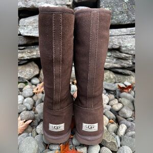 Classic UGG Australia Brown Seude Genuine Sheepskin Tall Boots. SZ 7